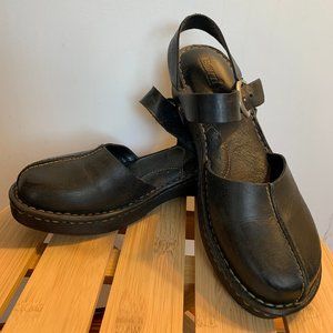 Born Constrast Stitch Clogs